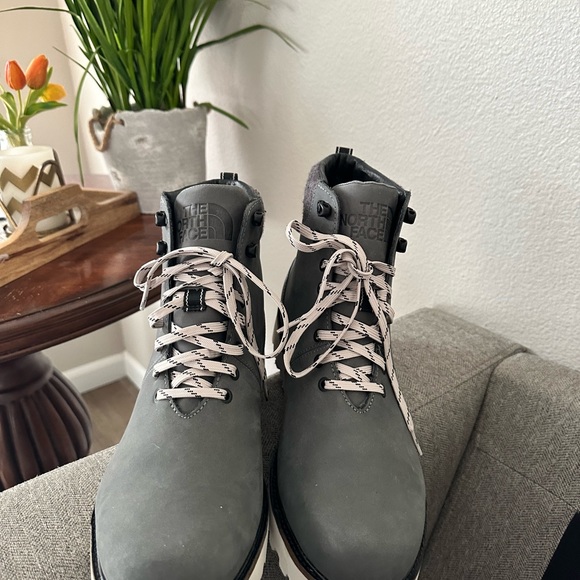 Boots like new - Picture 2 of 5